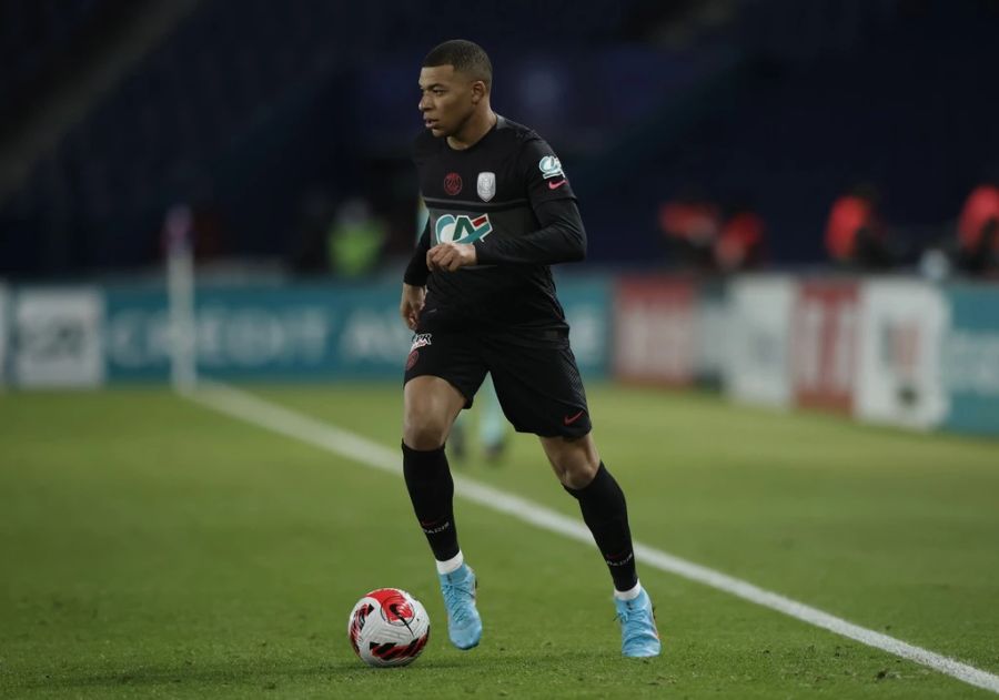 Kylian Mbappé am Ball.