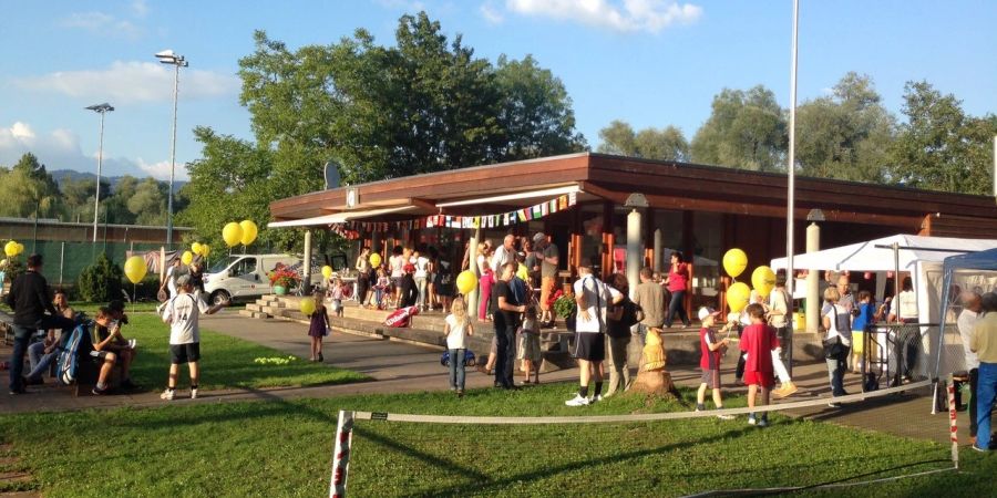 Das Clubhaus des TC Schlossmatte kann auf Anfrage für Anlässe (Firmenevents, Geburtstagsfest, etc.) gemietet werden. - Nidau