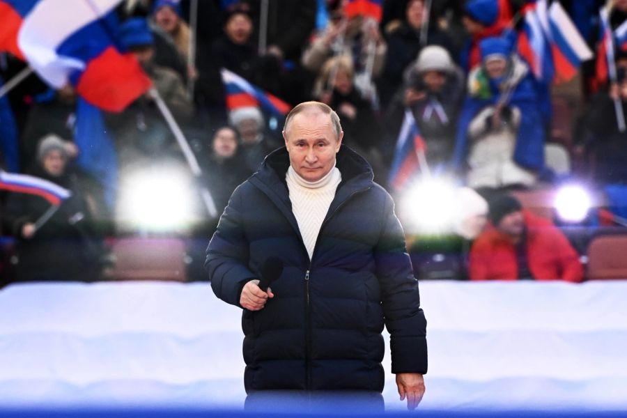 Russlands Präsident Wladimir Putin spricht am 18. März in Moskau zu der Bevölkerung.