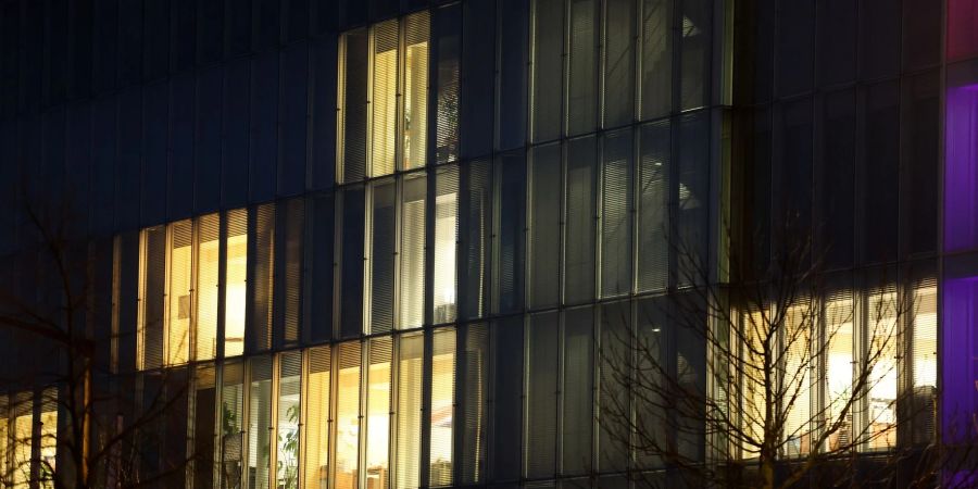 Nachtschicht am Tag der Zeitumstellung? Der Vorteil: Sie müssen kürzer arbeiten. Der Nachteil: Sie kriegen die fehlende Stunde im Zweifel nicht bezahlt.