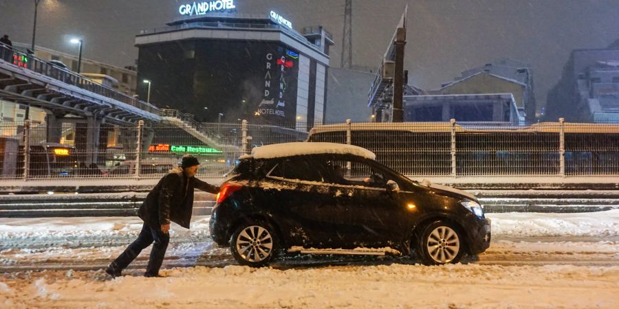 Heavy Snowfall in Istanbul