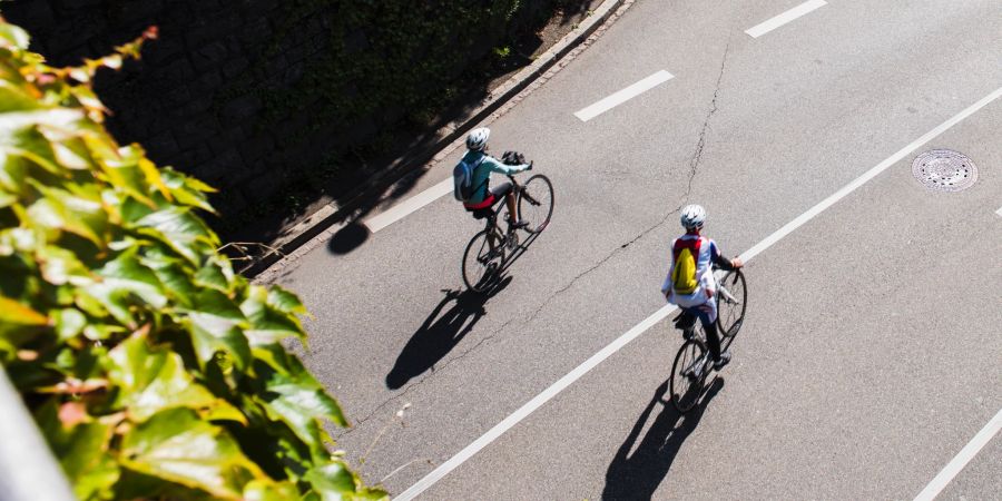 Zwei Fahrradfahrer (Symbolbild)