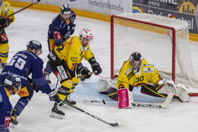 Der SC Bern unterliegt dem EV Zug im Penaltyschiessen. Sc Bern
