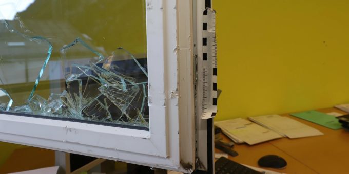 Ennenda GL - Unbekannte brechen in Gewerbebetriebe ein