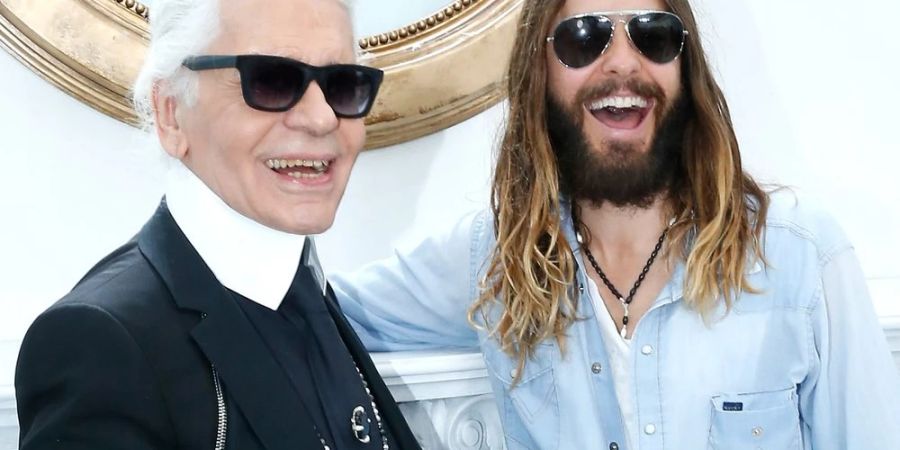 Karl Lagerfeld bei einem Auftritt mit Jared Leto (l.).