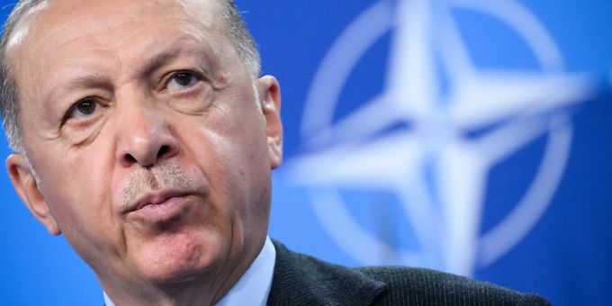 Recep Tayyip Erdogan, Präsident der Türkei, sagte zum Abschluss des Nato-Gipfels in Madrid, dass das Ziel in der Ukraine eine Waffenruhe sein müsse. Erdogan