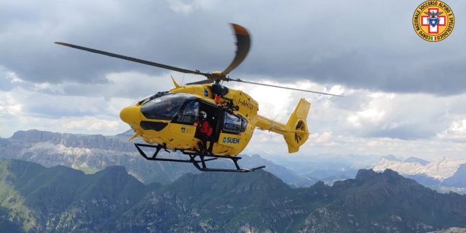 Die Suche nach den Verschütteten des Gletscherbruchs geht weiter. Italien.