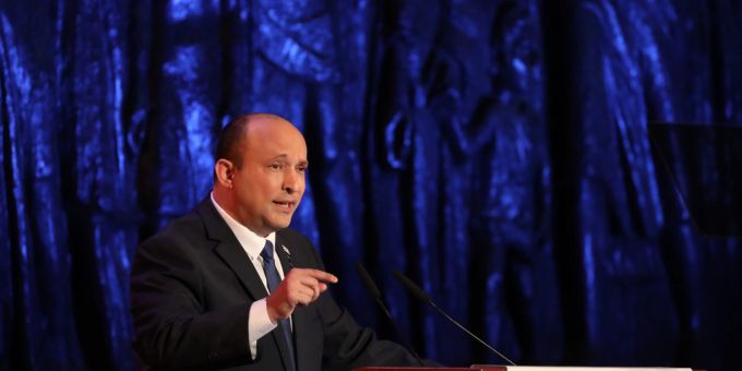 Der israelische Präsident Naftali Bennett spricht in der Holocaust-Gedenkstätte in Jerusalem. Holcaust Naftali