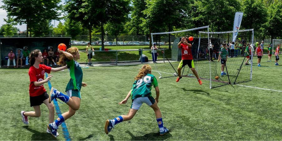 Handball Mädchen Feld Tor draussen