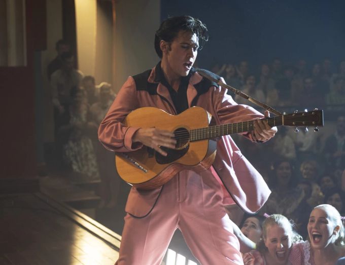 Austin Butler spielt Elvis Presley im Biopic. austin butler