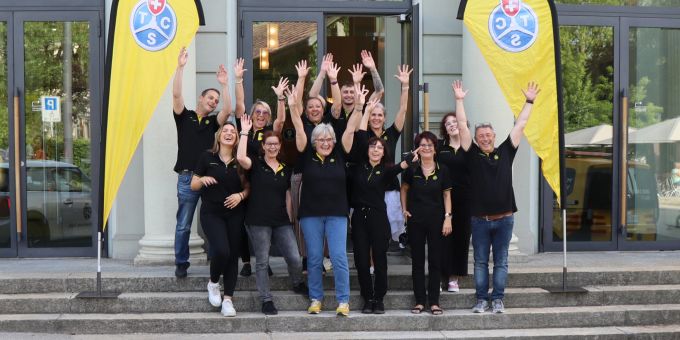 Das TCS-Team vor dem KUK Das TCS-Team vor dem KUK