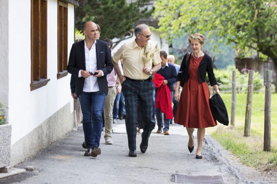 Bundespräsident Alain Berset, Bundesrat Guy Parmelin und Bundesrätin Simonetta Sommaruga während der Bundesratsreise 2018 in Charmey FR.