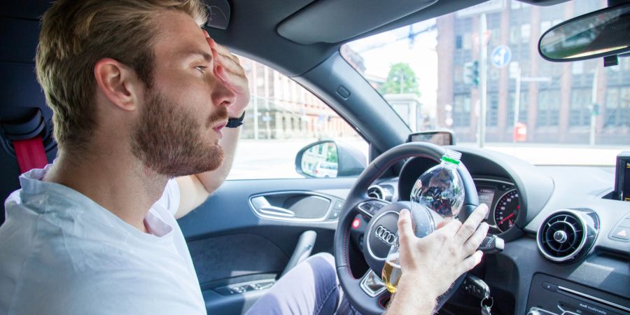 Mann im Auto
