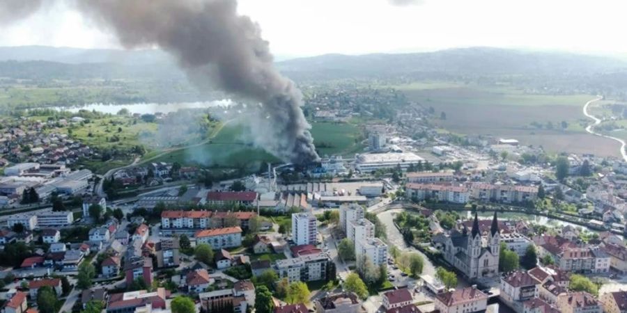 Rauchwolke über dem slowenischen Chemiewerk