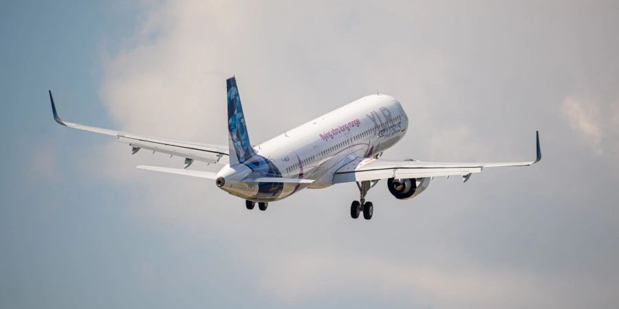 Der Airbus A321XLR ist zu einem Testflug gestartet. Der neue Flugzeugtyp soll besonders weite Strecken zurücklegen können.