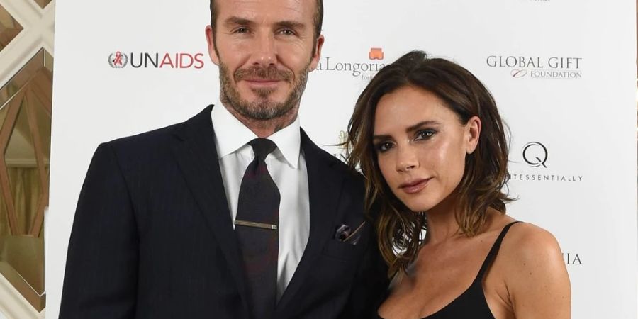 David und Victoria Beckham haben einen TV unter der Dusche.