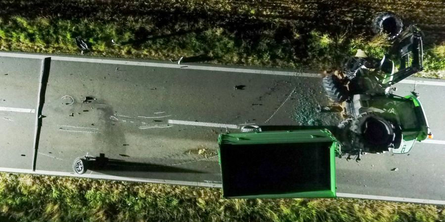 Beim Unfall wurden zwei Personen leicht verletzt.