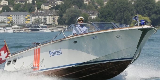 Für einen 26-jährigen Schwimmer kam am Sonntag jegliche Hilfe zu spät. (Archivbild) Für einen 26-jährigen Schwimmer kam am Sonntag jegliche Hilfe zu spät. (Archivbild)