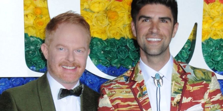 Jesse Tyler Ferguson (li.) und sein Mann Justin Mikita sind seit 2013 verheiratet.