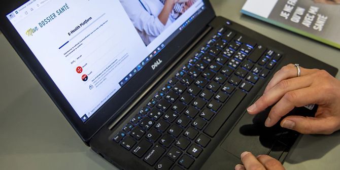 Elektronisches Patientendossier auf Laptop