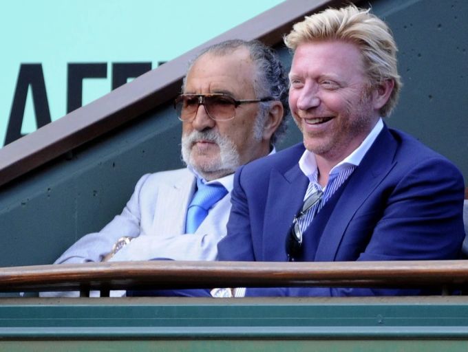 Ion Tiriac mit seinem ehemaligen Schützling Boris Becker auf den Rängen bei den French Open. (Archivbild) Ion Tiriac
