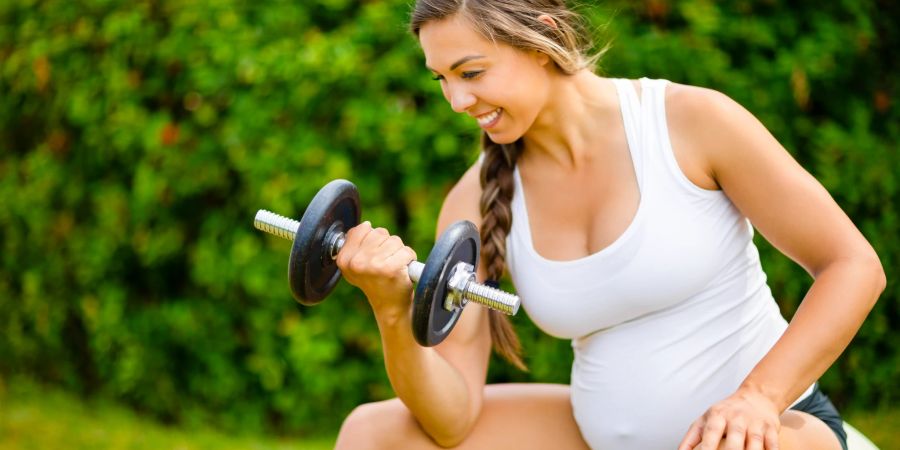 Wie viel Gewicht darf eine schwangere Frau noch heben?