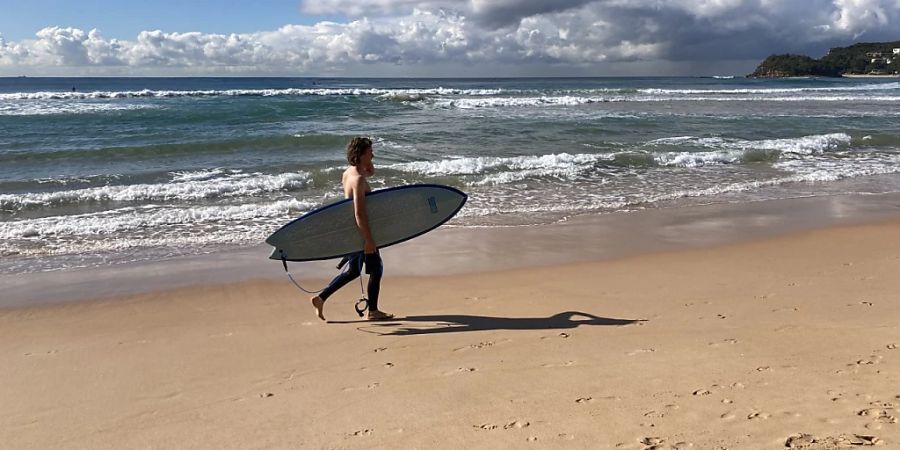 ARCHIV - Nach starken Regenfällen haben die Behörden in Sydney Bevölkerung und Touristen aufgefordert, mehr als zwei Dutzend beliebte Strände zu meiden. Foto: Carola Frentzen/dpa