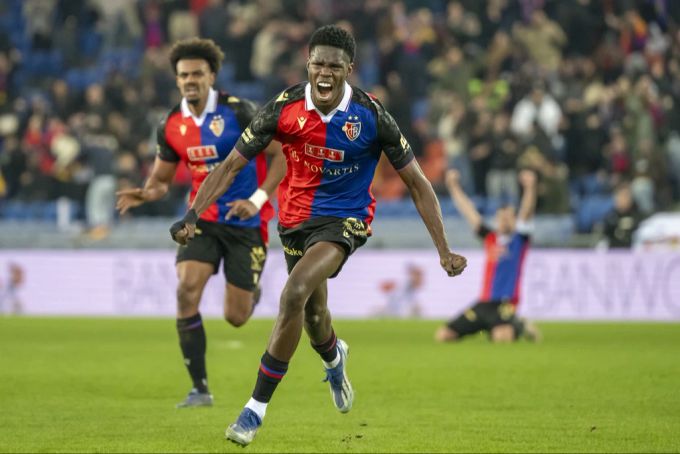 Für die zweite Halbzeit brachte der Trainer die beiden Bestraften. Thierno Barry (vorne) schoss den FCB dann sogar noch in die Verlängerung. fc basel