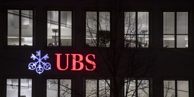 UBS Grossbank Gebäude Leuchtschrift