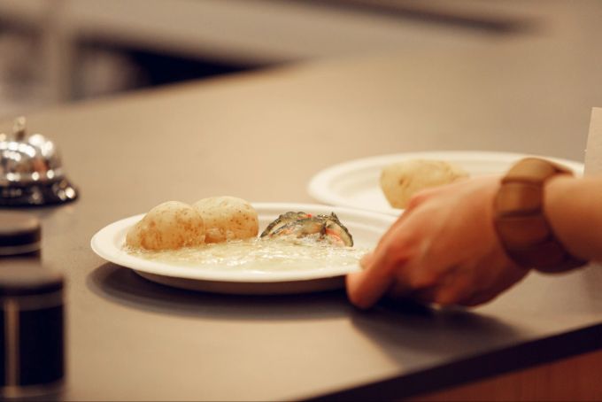 Die reichhaltige Flora der Walliser Alpen, das mediterrane Klima sowie die traditionelle Verarbeitung verleihen Raclette du Valais AOP einen würzigen Geschmack. Raclette