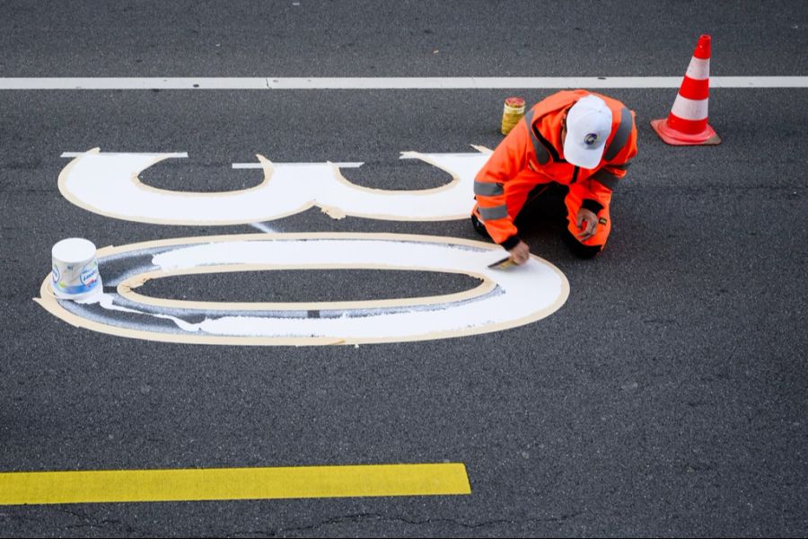 Nur so könne der Verkehrsfluss sowohl für den motorisierten Individualverkehr als auch für den öffentlichen und Güterverkehr gewährleistet werden. (Symbolbild)