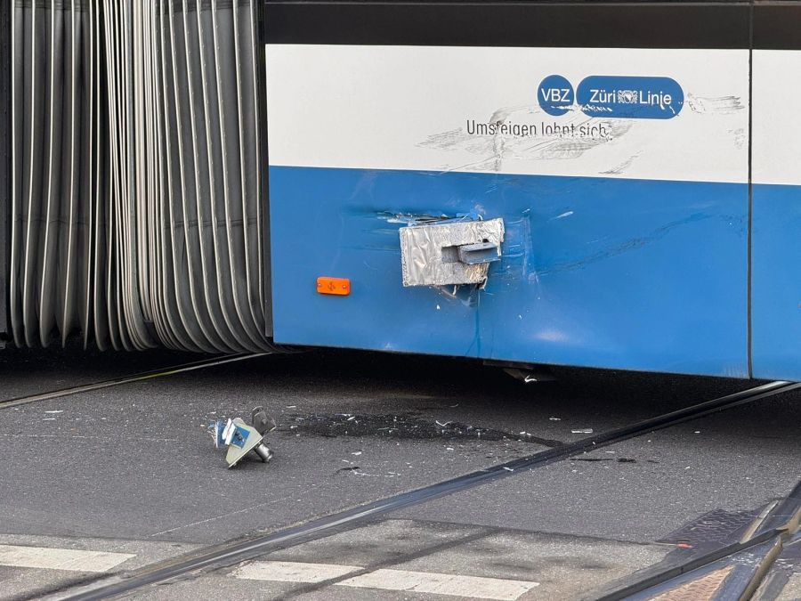 Die genaue Ursache ist noch unklar. Die Stadtpolizei Zürich bestätigt auf Anfrage von Nau.ch den Unfall.