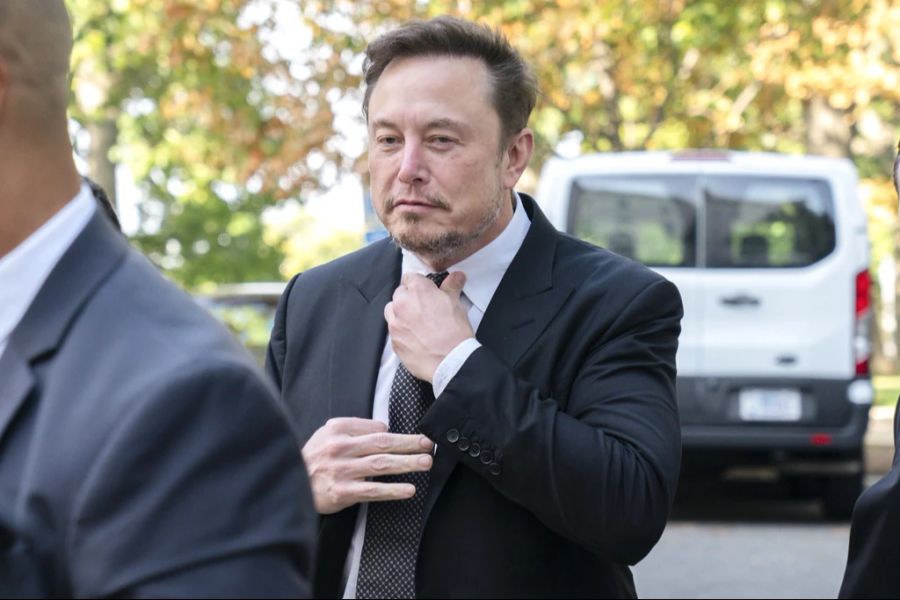 Seit Elon Musk die Kurznachrichten-Plattform X übernommen hatte, ist diese viel anfälliger auf Fake News, Hetze und Verschwörungen.