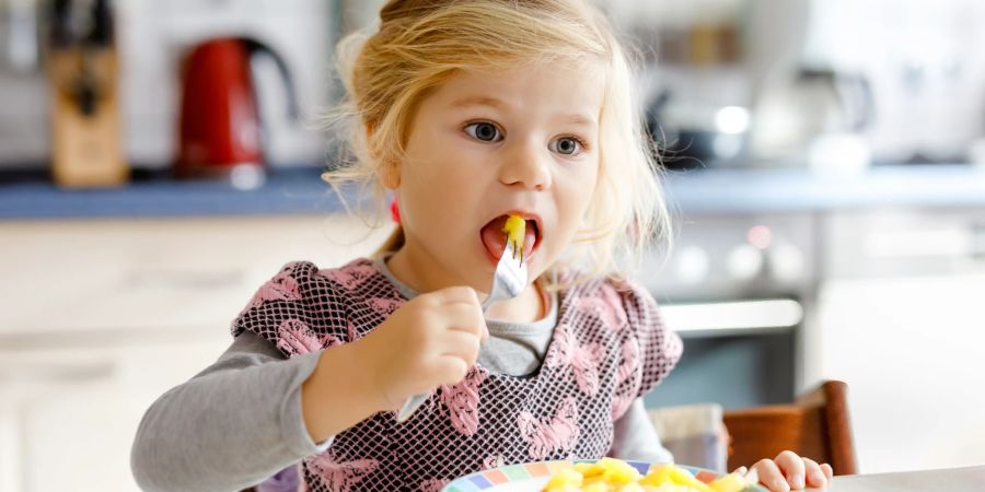 Viele Kinder nehmen das Essen und kochende und abwaschende Eltern als selbstverständlich wahr.