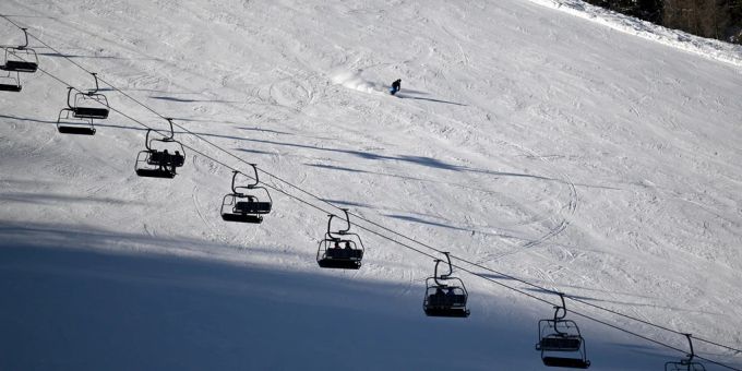 Scheibe eingehauen - Skigast in Österreich rastet aus – eine Verletzte