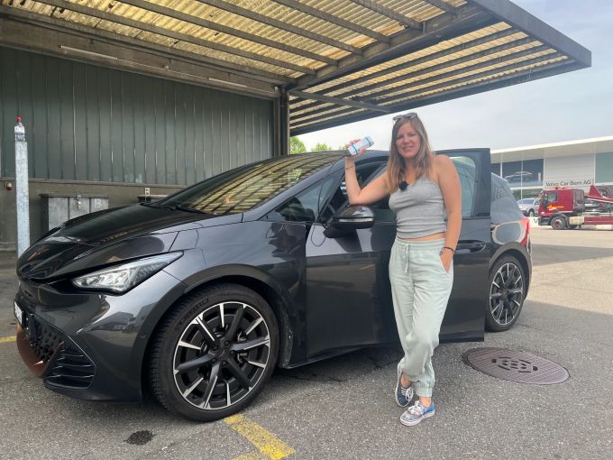 Lailas Testobjekt ist der Cupra Born. Aviloo Test