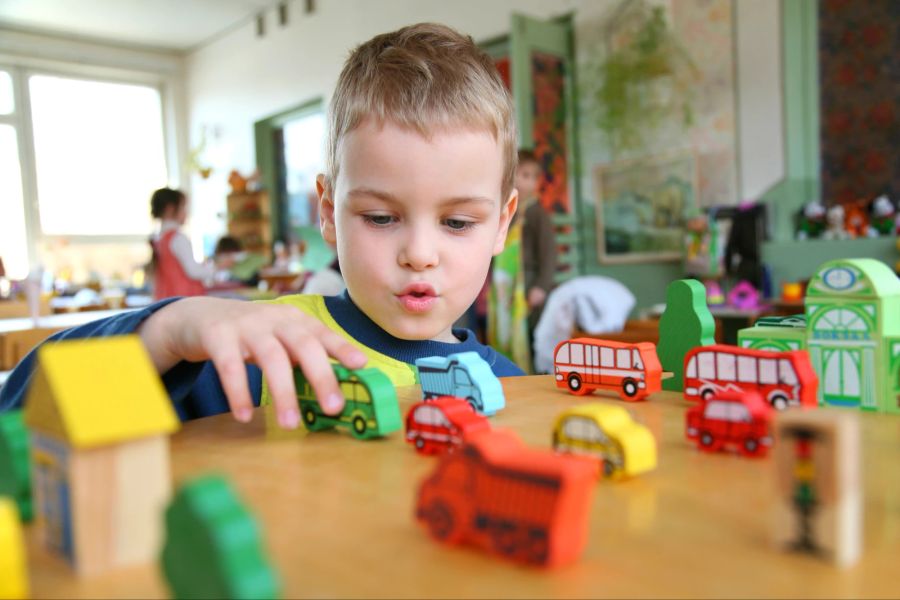 Junge Kindergarten Spielzeug Holz