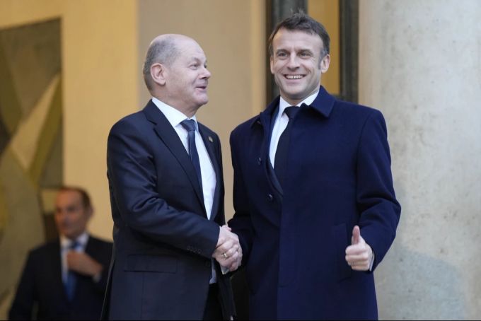 Bei der Frage um die Entsendung von Bodentruppen in die Ukraine sind sich Emmanuel Macron und Olaf Scholz uneinig. Macron