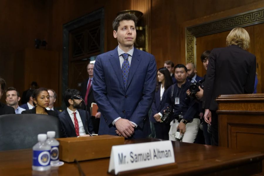 Der Chef von OpenAI, Sam Altman, forderte vor kurzem bei einer Anhörung im US-Senat strenge Regeln für KI.