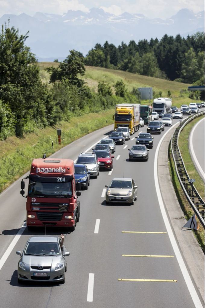 Der Bund möchte bis 2027 11,6 Milliarden Franken in Ausbau, Betrieb und Unterhalt der Schweizer Nationalstrassen investieren. Nationalstrassen SDS Wasserfallen