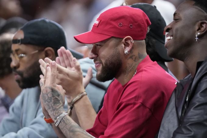 Neymar war beim NBA-Final zwischen Denver und Miami im Stadion. Neymar Lionel Messi