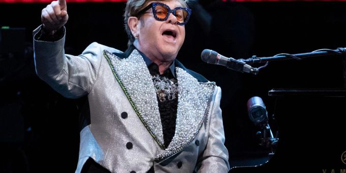 Der Sänger und Pianist Elton John in der Münchener Olympiahalle. Der Sänger und Pianist Elton John in der Münchener Olympiahalle.