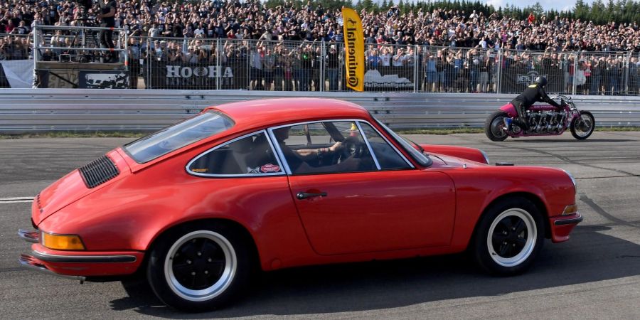 Der rote Porsche von Holger «Holgi» Henze 2018 bei der Neuauflage des «Werner-Rennens».
