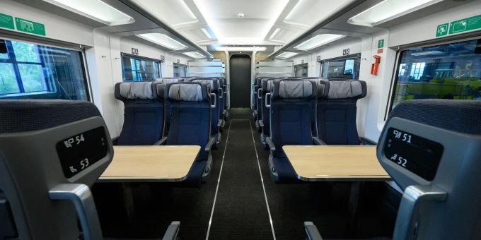 Ein Wagen des neuen Modells ICE L im Bahnwerk Grunewald. Ein Wagen des neuen Modells ICE L im Bahnwerk Grunewald.