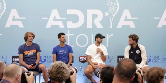 Alexander Zverev (l.), Novak Djokovic (2.v.l), Grigor Dimitrow (2.v.r) und Dominic Thiem (r.) an der Adria Tour in Belgrad. Dominic Thiem Djokovic