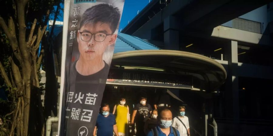 Banner mit dem Konterfei Joshua Wongs