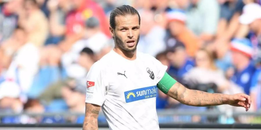 Wird seinem Ex-Club HSV beim Saisonfinale nichts schenken: Dennis Diekmeier, Kapitän vom SV Sandhausen. Foto: Carmen Jaspersen/dpa