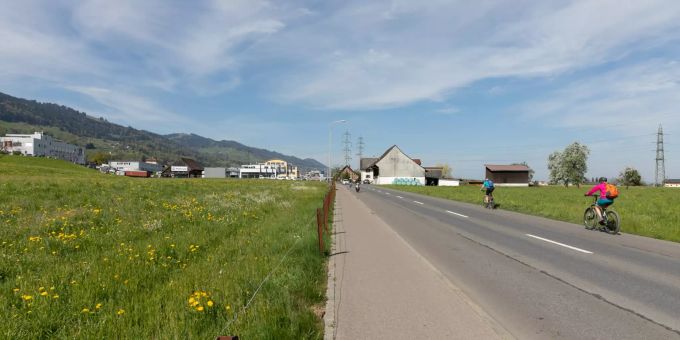 Ortseinfahrt Schübelbach in Siebnen. Ortseinfahrt Schübelbach in Siebnen.