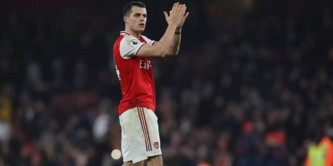 Granit Xhaka sieht das Hygienekonzept der Bundesliga als Vorbild. Foto: Paul Terry/CSM via ZUMA Wire/dpa Granit Xhaka sieht das Hygienekonzept der Bundesliga als Vorbild. Foto: Paul Terry/CSM via ZUMA Wire/dpa
