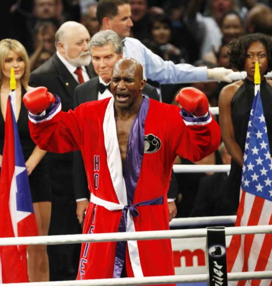 Evander Holyfield boxte 2008 in Zürich gegen den Russen Nikolai Valuev.